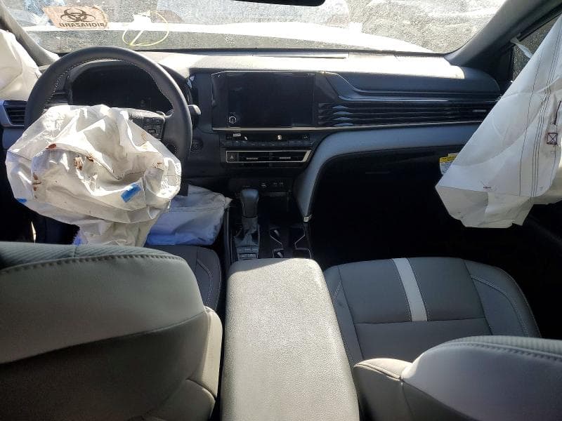 2025 TOYOTA CAMRY SE 8