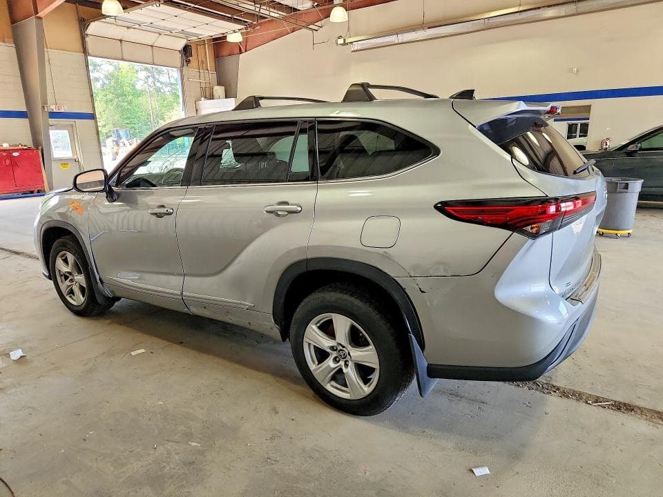 2022 TOYOTA HIGHLANDER LE 2