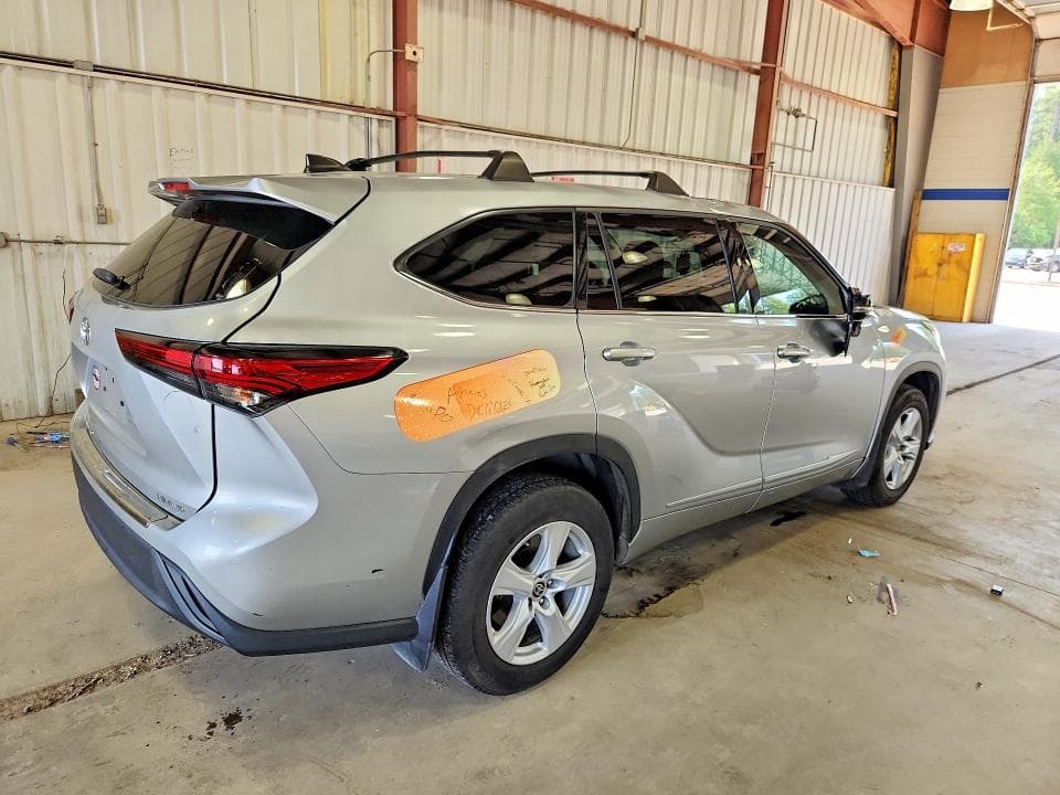 2022 TOYOTA HIGHLANDER LE 3