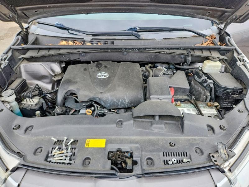 2018 TOYOTA HIGHLANDER LE 11