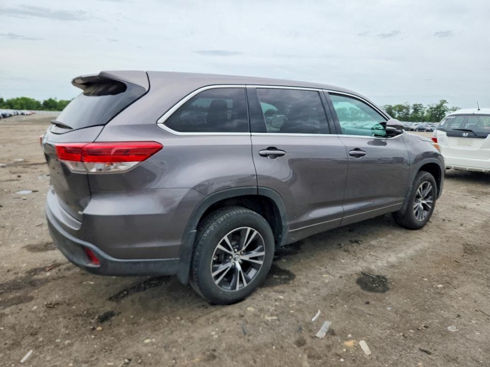 2018 TOYOTA HIGHLANDER LE 3