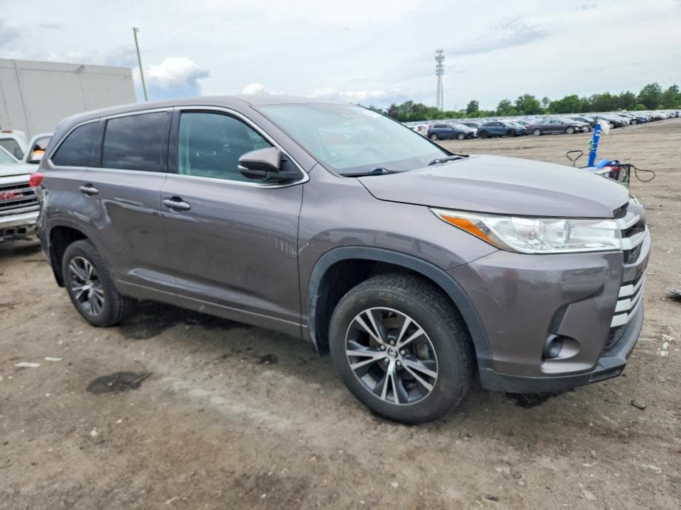 2018 TOYOTA HIGHLANDER LE 4
