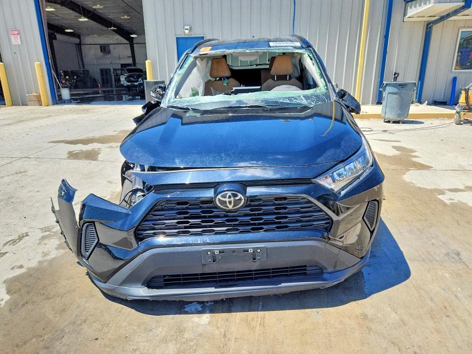 2020 TOYOTA RAV4 LE 5