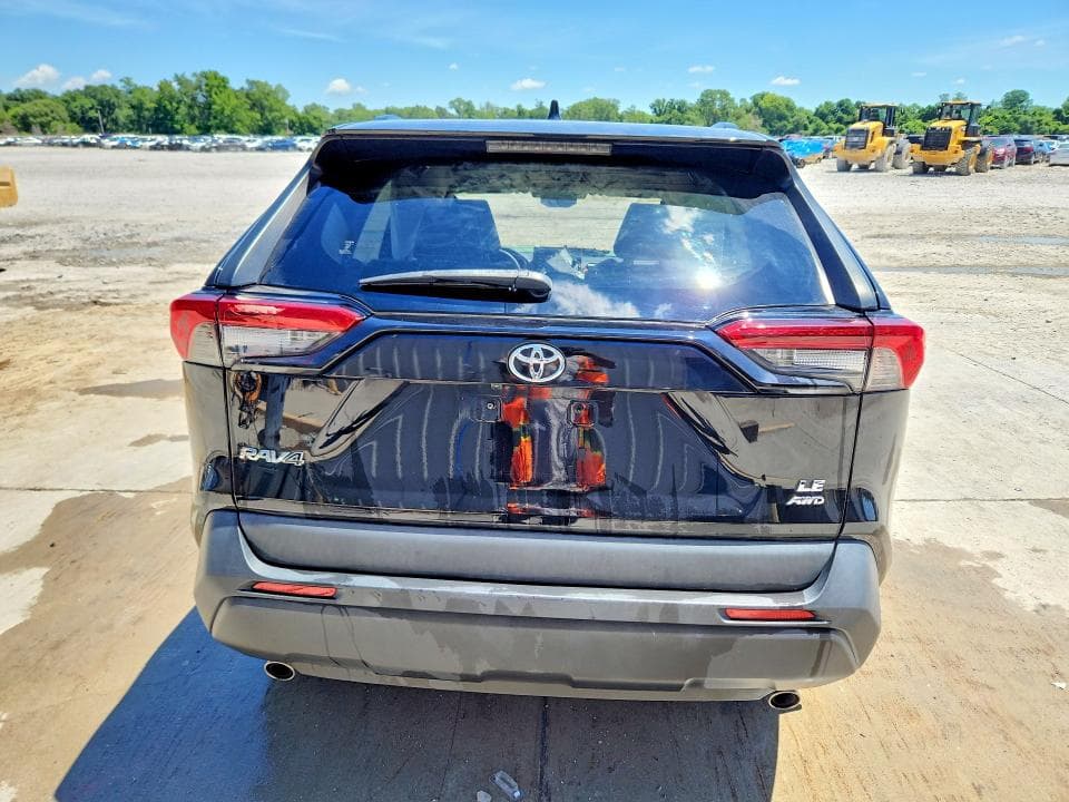 2020 TOYOTA RAV4 LE 6