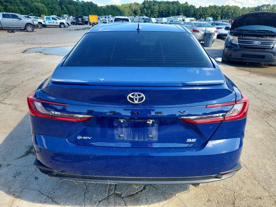 2025 TOYOTA CAMRY SE 6