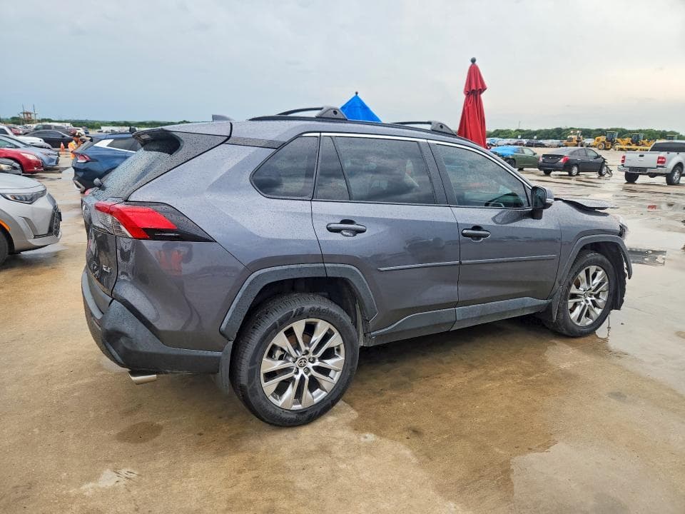 2021 TOYOTA RAV4 XLE PREMIUM 3