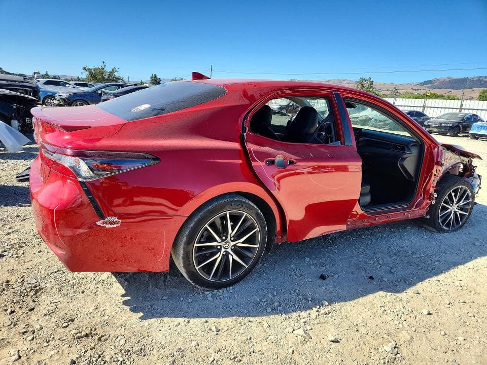 2021 TOYOTA CAMRY SE 3