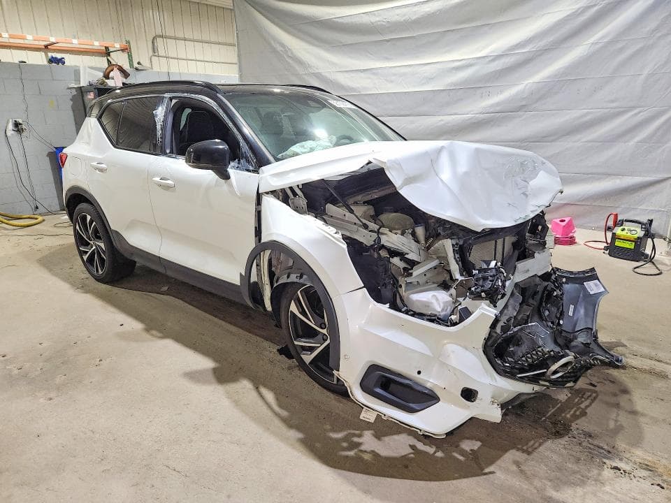 2019 VOLVO XC40 T5 R-DESIGN 4