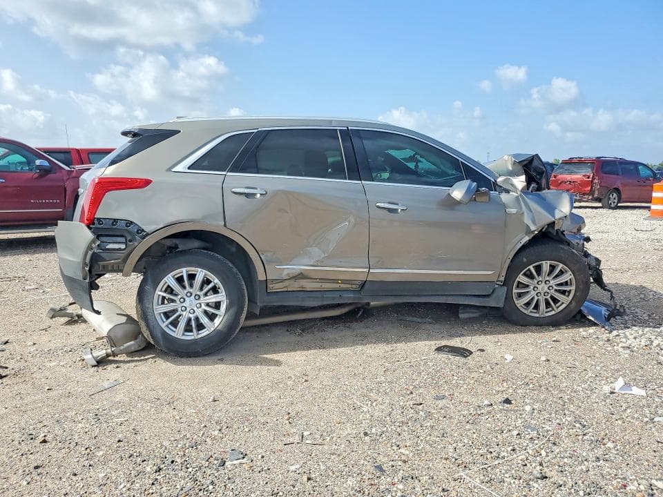 2019 CADILLAC XT5 3