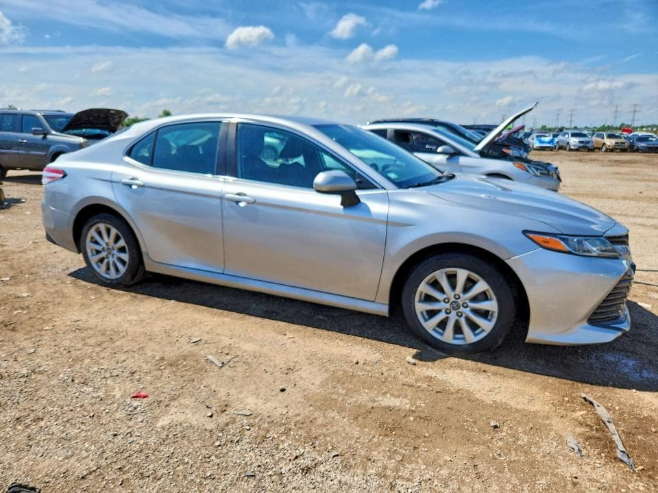 2019 TOYOTA CAMRY LE 4
