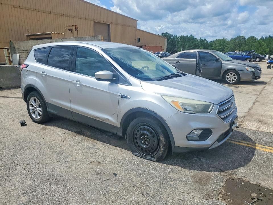 2017 FORD ESCAPE SE 4