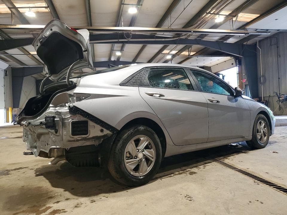 2025 HYUNDAI ELANTRA SE 3