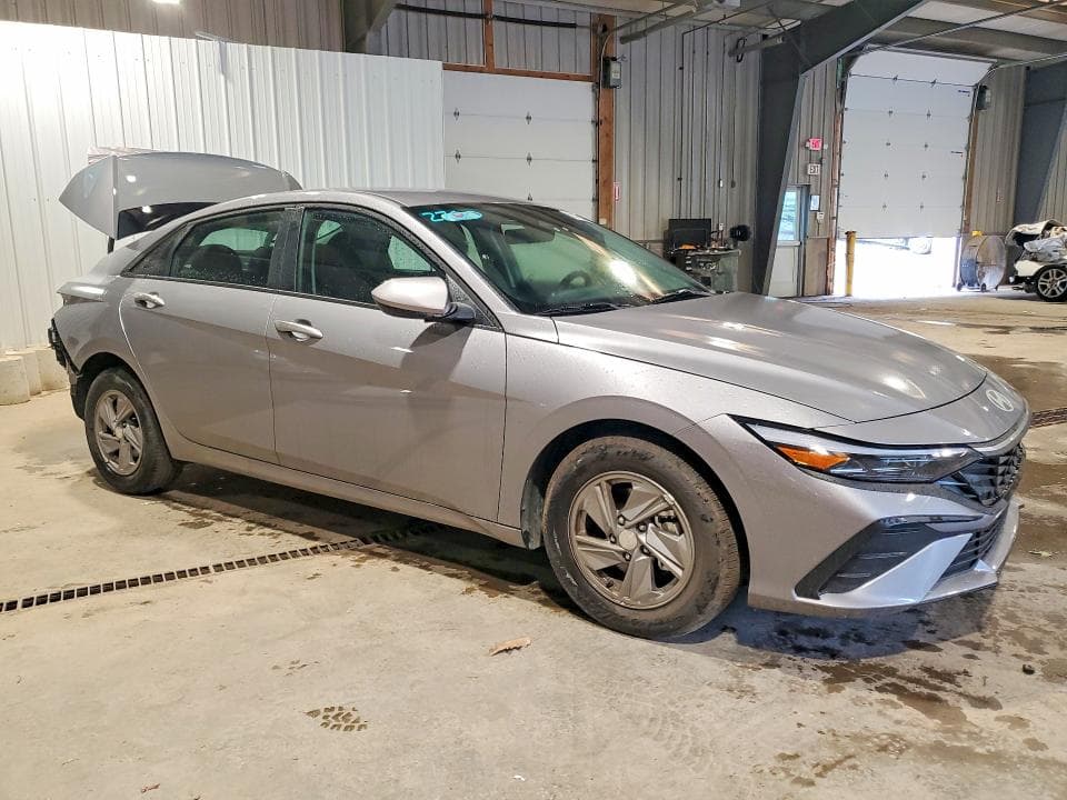 2025 HYUNDAI ELANTRA SE 4