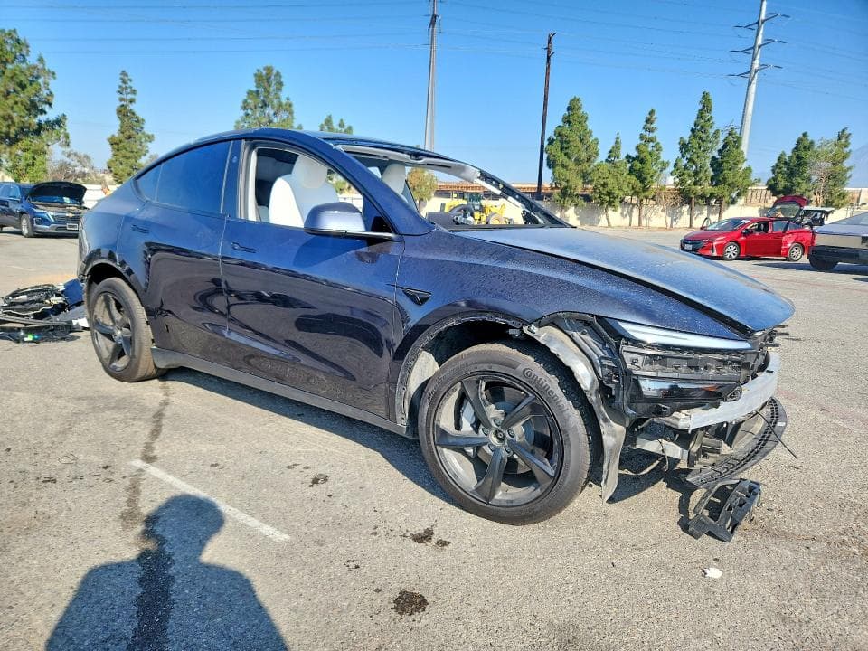 2026 TESLA MODEL Y 4