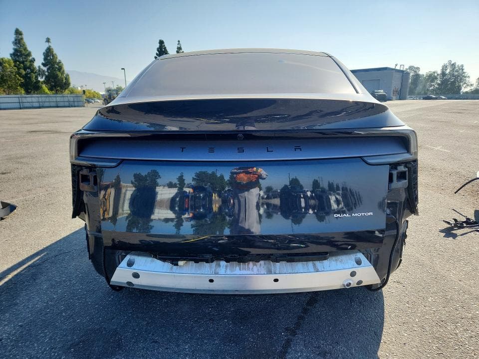 2026 TESLA MODEL Y 6