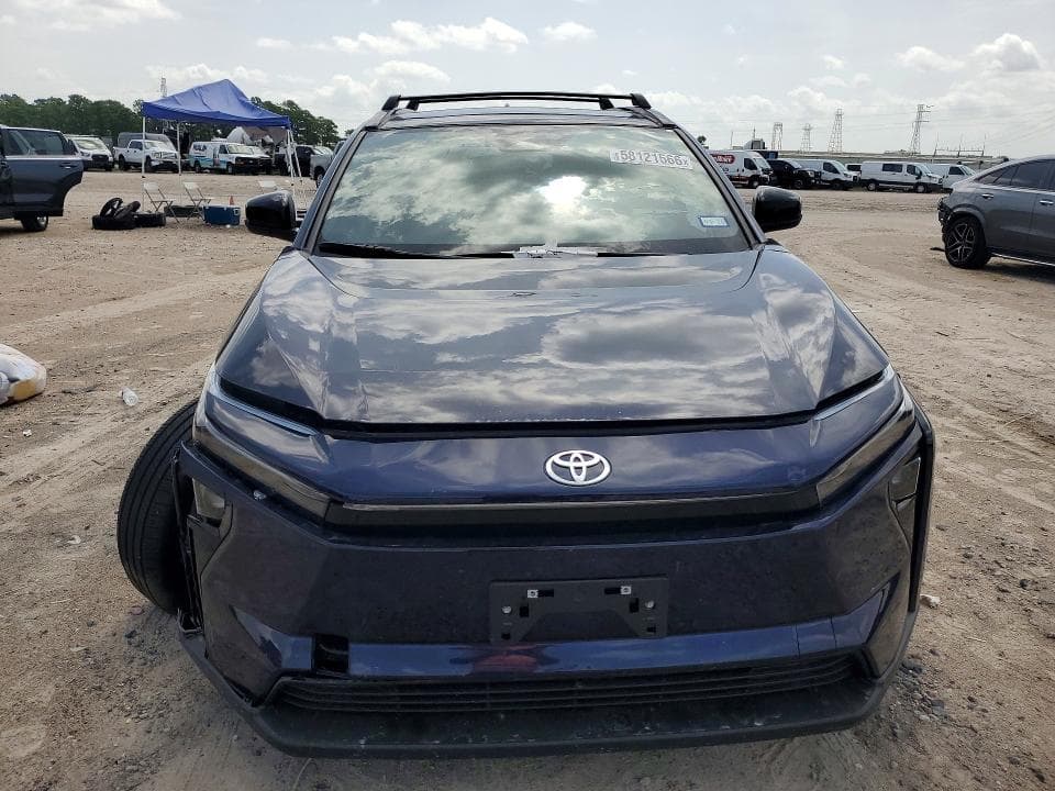 2026 TOYOTA BZ XLE PLUS 5