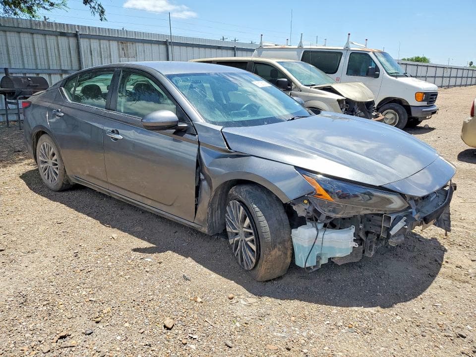 2023 NISSAN ALTIMA SV 4