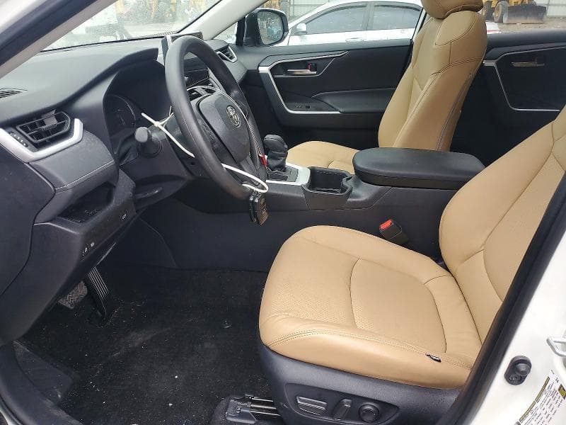 2024 TOYOTA RAV4 XLE XLE 8