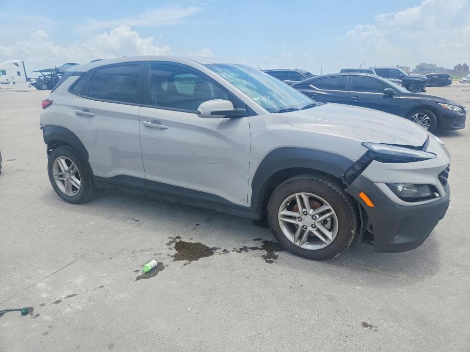 2023 HYUNDAI KONA SE 4