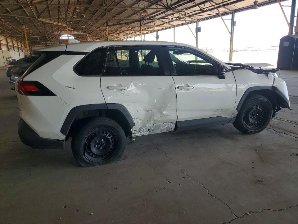 2023 TOYOTA RAV4 LE 3