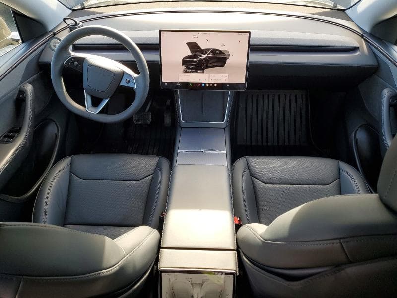 2026 TESLA MODEL Y 8