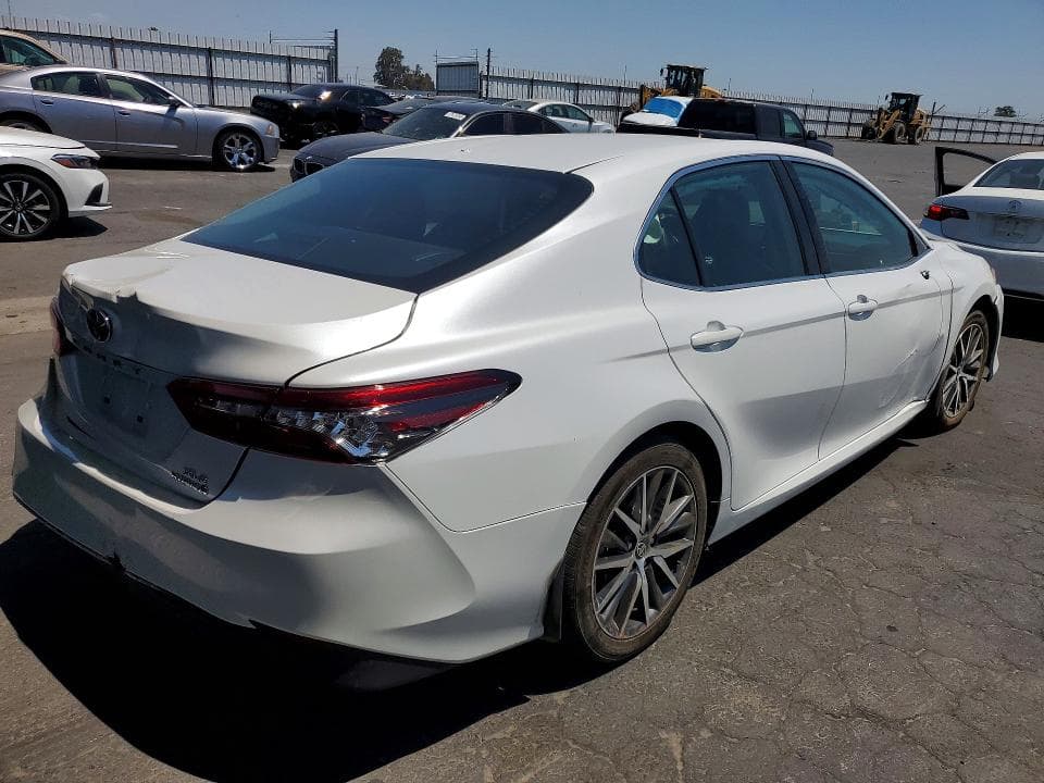2024 TOYOTA CAMRY XLE 3