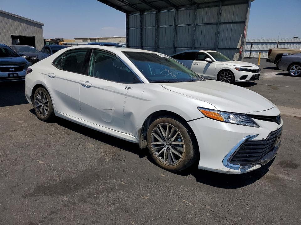 2024 TOYOTA CAMRY XLE 4