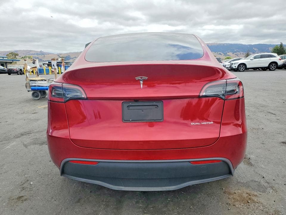 2024 TESLA MODEL Y 6