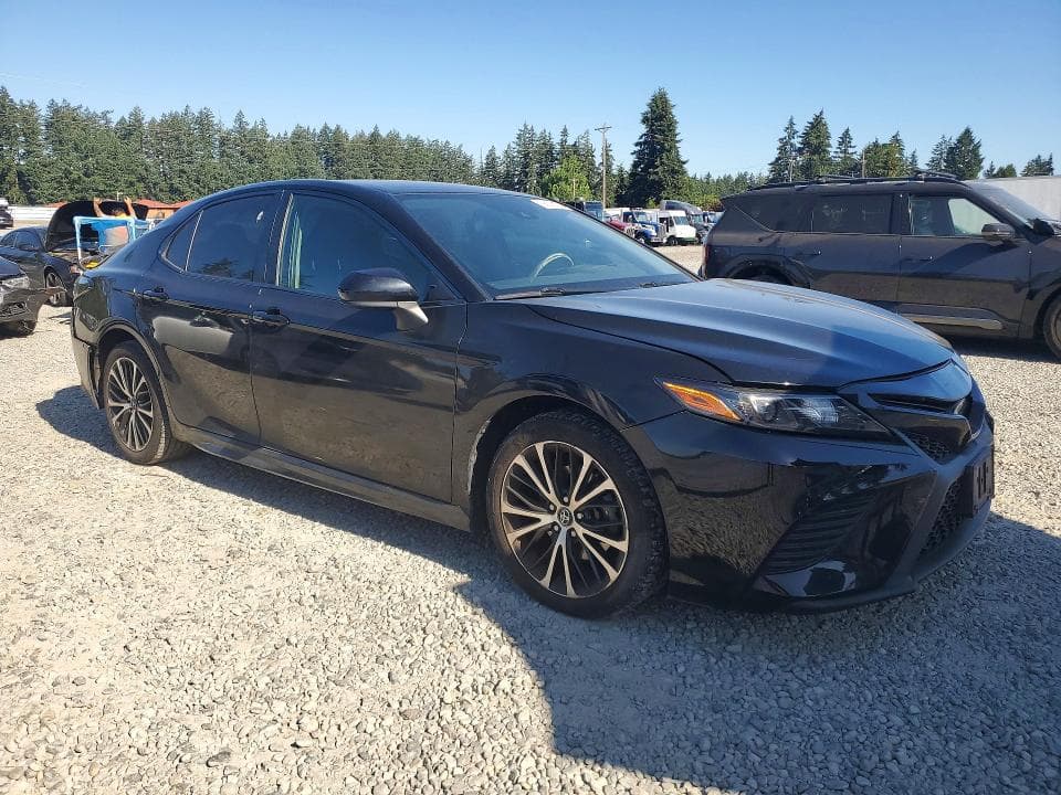 2020 TOYOTA CAMRY SE 4