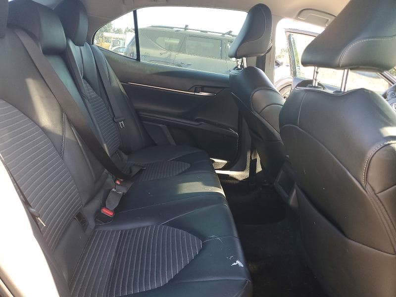 2020 TOYOTA CAMRY SE 10