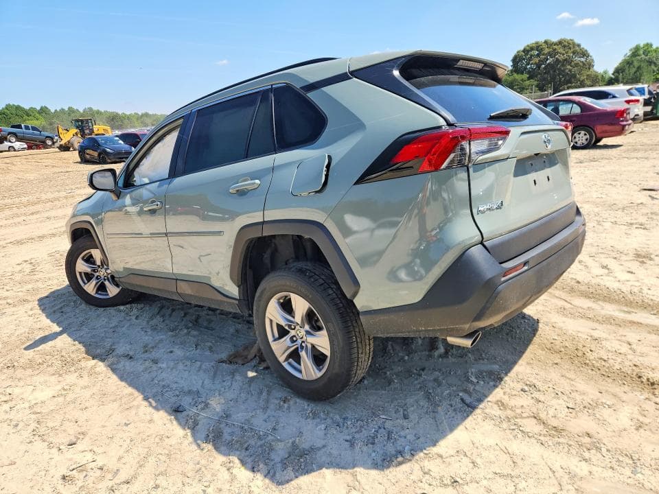 2022 TOYOTA RAV4 XLE 2