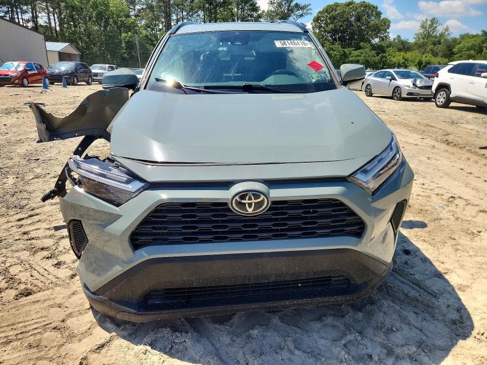 2022 TOYOTA RAV4 XLE 5