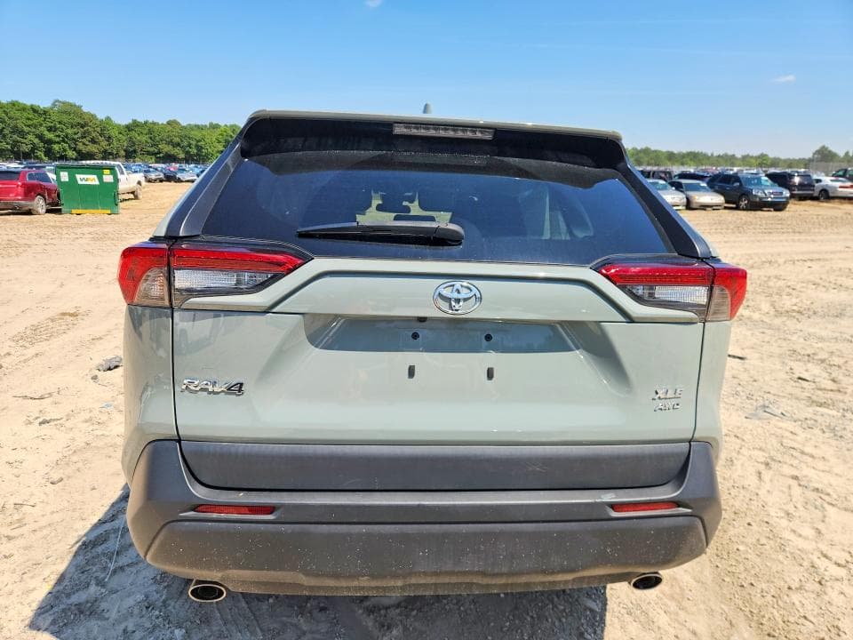 2022 TOYOTA RAV4 XLE 6