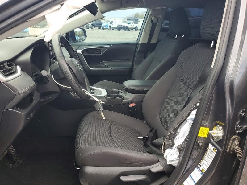 2019 TOYOTA RAV4 LE 7