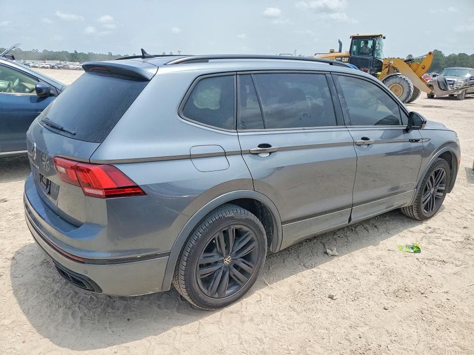 2022 VOLKSWAGEN TIGUAN SE R-LINE BLACK 3