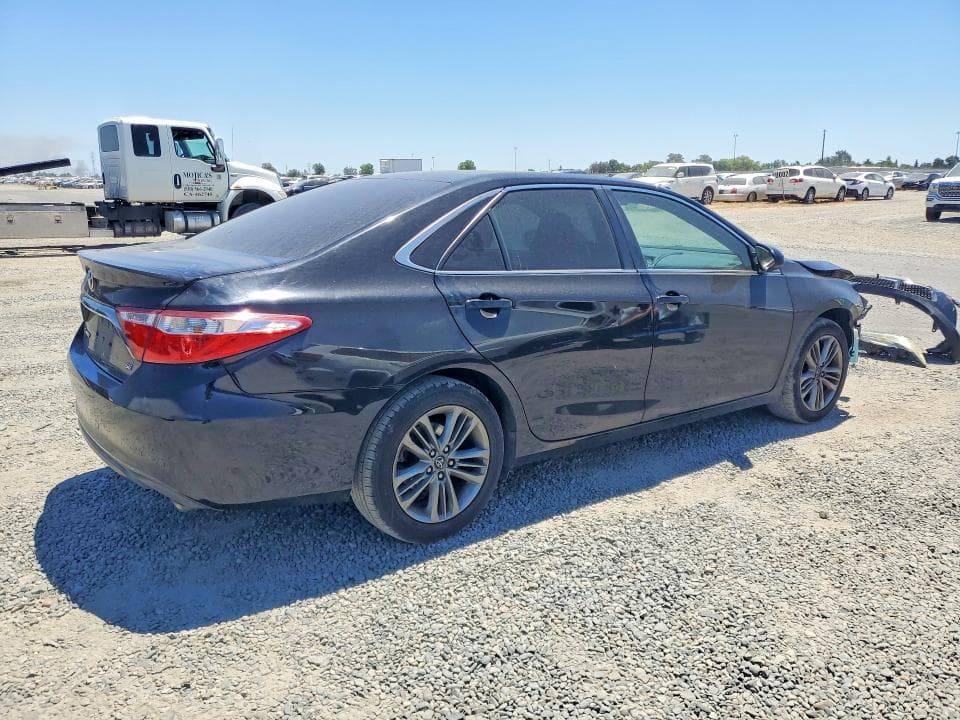 2017 TOYOTA CAMRY SE 3