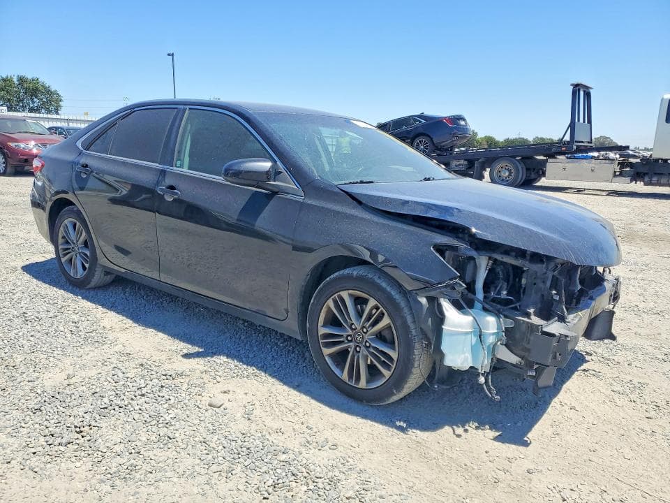 2017 TOYOTA CAMRY SE 4