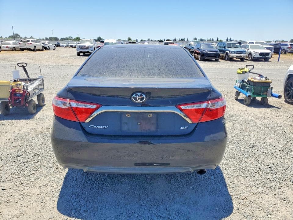 2017 TOYOTA CAMRY SE 6