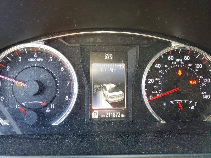 2017 TOYOTA CAMRY SE 9