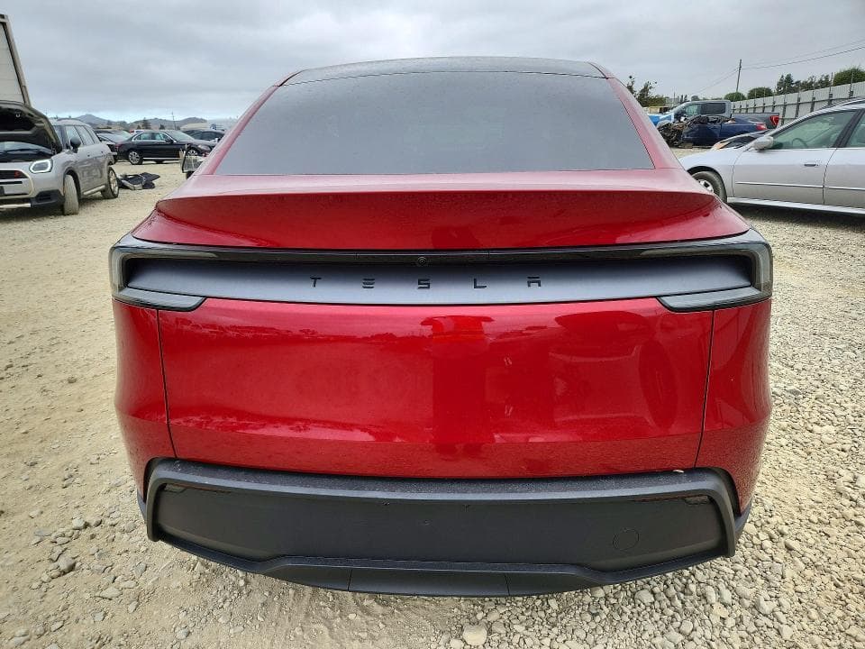 2026 TESLA MODEL Y 6
