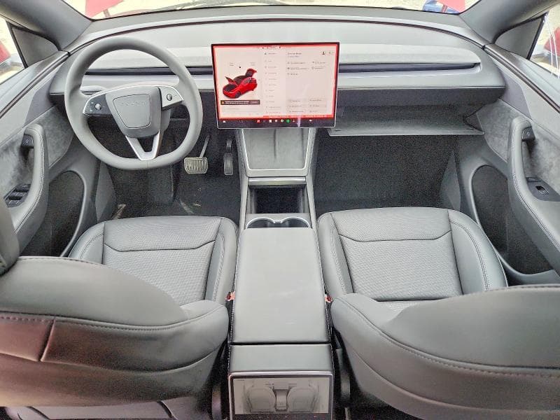 2026 TESLA MODEL Y 8