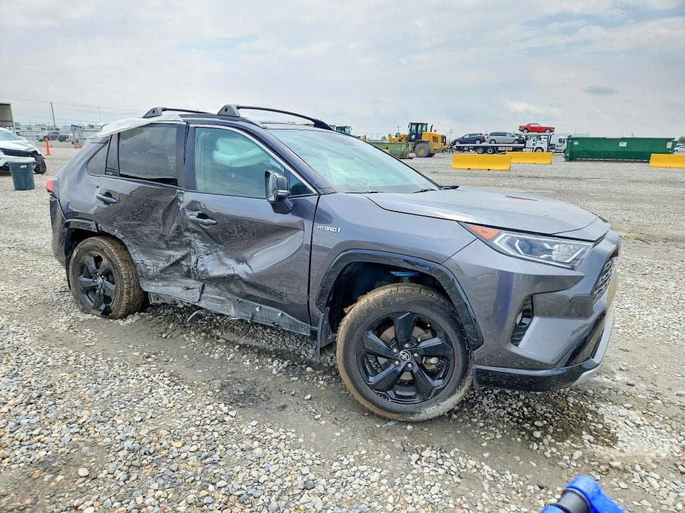2021 TOYOTA RAV4 XSE 4
