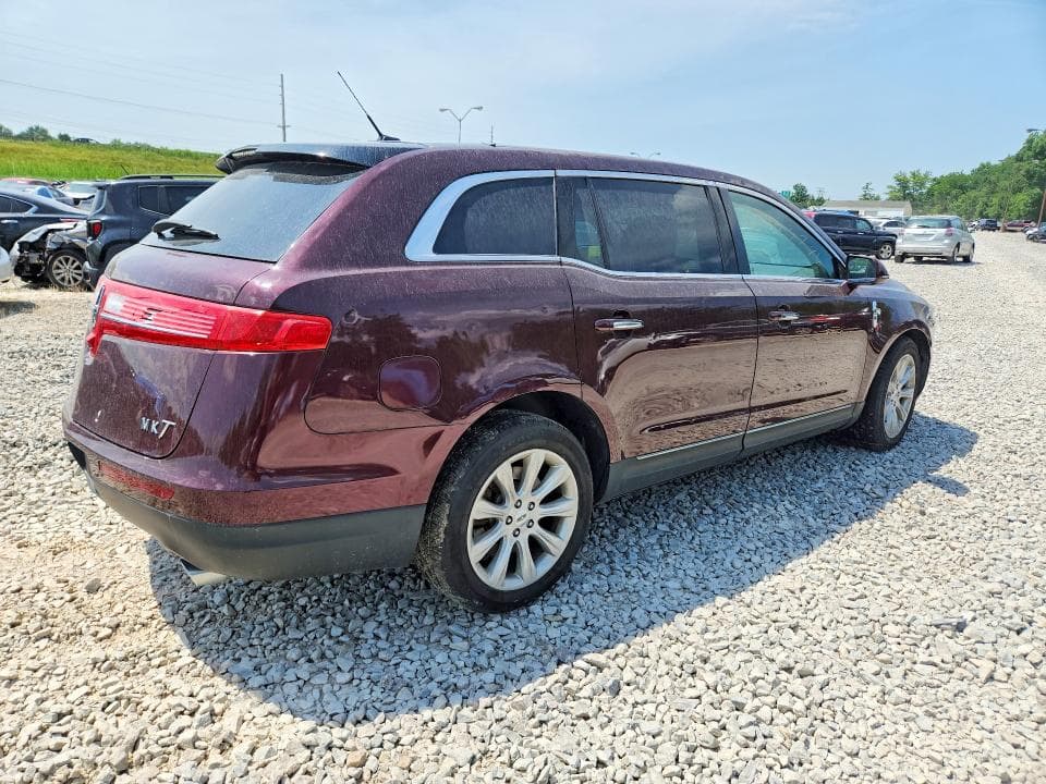 2018 LINCOLN MKT 3
