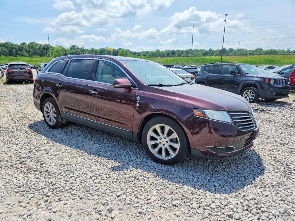 2018 LINCOLN MKT 4