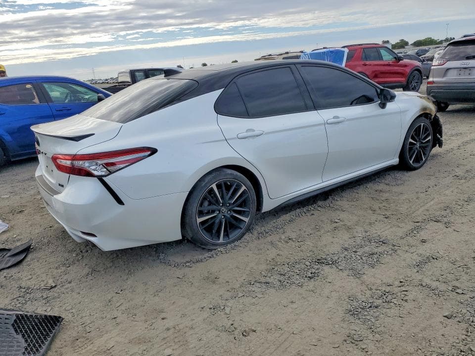 2019 TOYOTA CAMRY XSE 3