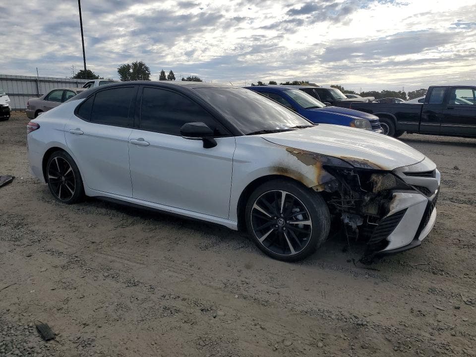 2019 TOYOTA CAMRY XSE 4