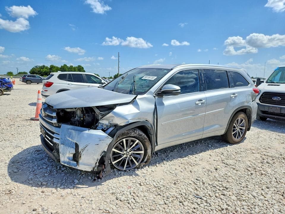 2018 TOYOTA HIGHLANDER XLE 1