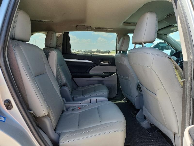 2018 TOYOTA HIGHLANDER XLE 11
