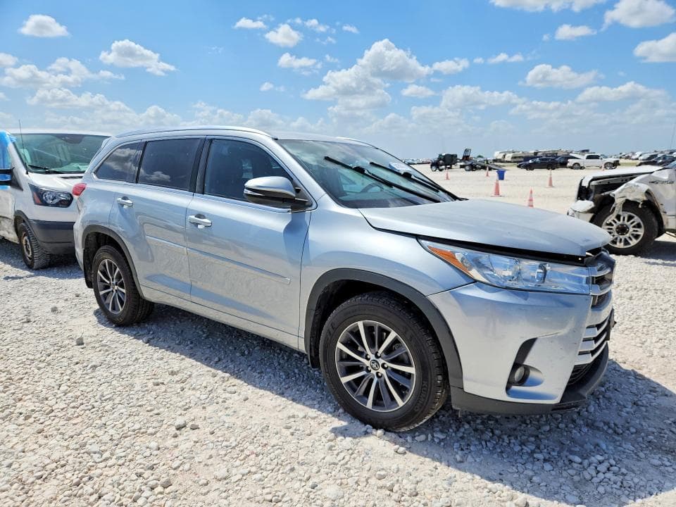 2018 TOYOTA HIGHLANDER XLE 4