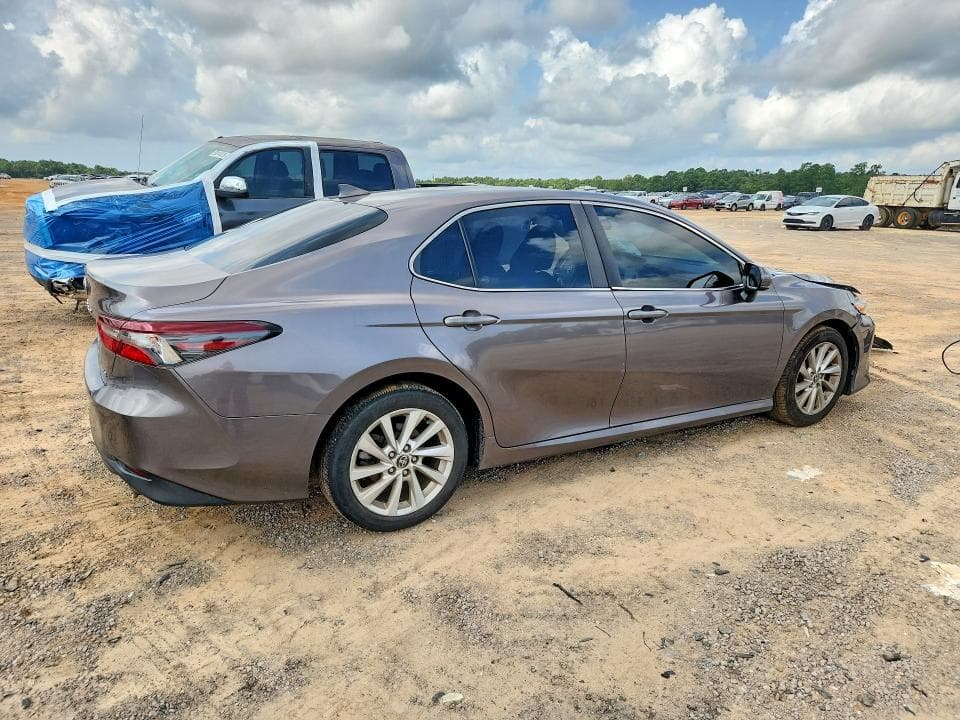 2021 TOYOTA CAMRY LE 3